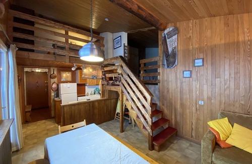 Cohennoz Apartment | Cozy Duplex Apt for 5 near Shops & Ski Slopes, 2 Balconies, Secure Parking