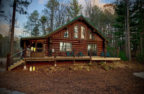 Eagle River House | Cozy Eagle River Lakeside Log Cabin on Sunset Lake