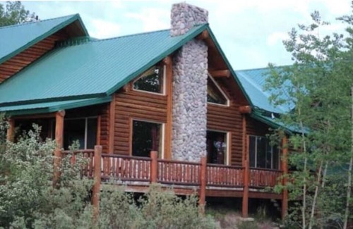 Last Chance House | Cozy Edgewater Cabin Retreat With Stunning River View!