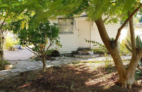Titusville Cottage | Cozy Efficiency Cottage in Titusville. Close to the Indian River.