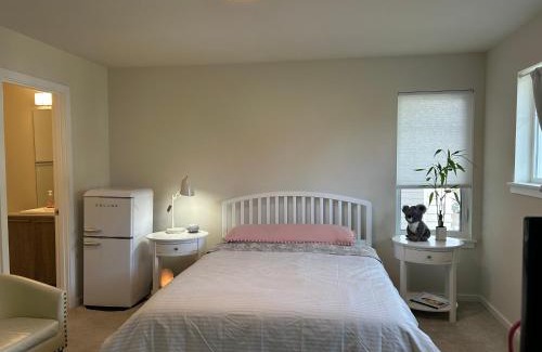 Maplewood House | Cozy Ensuite 1b1b1wc wifiACparking