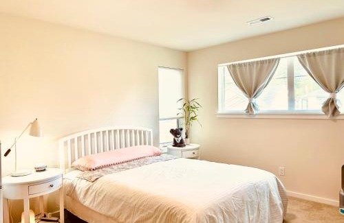 Maplewood House | Cozy Ensuite 1b1b1wc wifiACparking