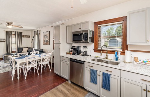 Millersport Cottage | Cozy Entertaining Waterfront 3Bd w/SwimSpa/Hot Tub