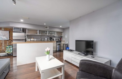 Adams Morgan Apartment | Cozy Exposed Brick 2 BD In Adams Morgan