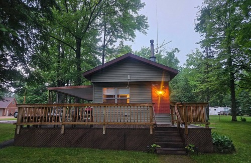 Suring Cottage | Cozy family cottage w/fireplace, near lake and national forest.
