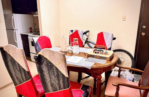 Winnipeg Apartment | Cozy Family-Friendly 1BR Apartment/Downtown Free Parking,Wi-Fi, Balcony,Laundry