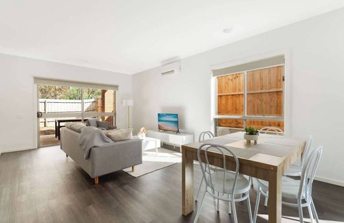 Darley House | Cozy Family Home in Darley w Everything You Need!