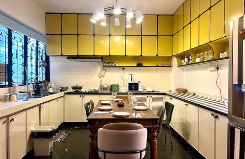 SS 2 Apartment | Cozy Family Homestay 2BR with Balcony in Shared Bungalow SS2 PJ