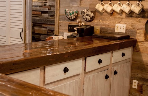 Brockway Cabin | Cozy Farmhouse Cabin