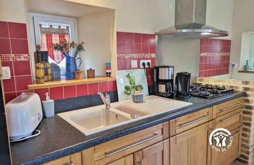 Chammes Cottage | Cozy Countryside Retreat for 2 with Private Lake, Peaceful Garden, and Modern Amenities