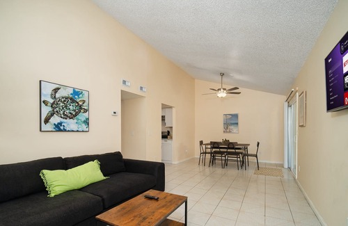 Southpoint Apartment | Cozy, fully-furnished 2BR/1BA apartment with ample parking in Jacksonville's Southside