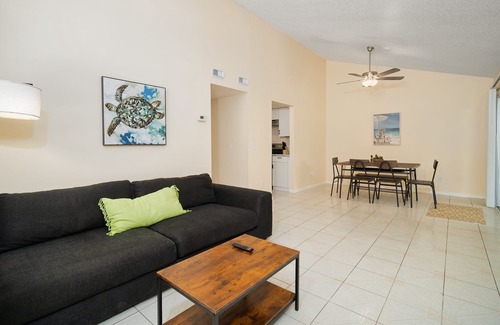 Southpoint Apartment | Cozy, fully-furnished 2BR/1BA apartment with ample parking in Jacksonville's Southside