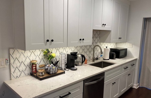 Berkley House | Cozy Gem, Hot Tub, close to downtown Berkley shops and restaurants