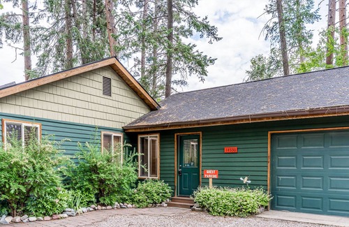 Woods Bay Apartment | Cozy getaway for two w/ a kitchenette - walk to the lake, marina, & beach