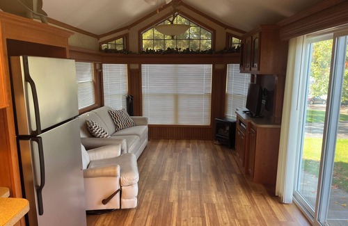 Alanson Cottage | Cozy Getaway in Northern Michigan