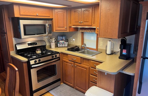 Alanson Cottage | Cozy Getaway in Northern Michigan