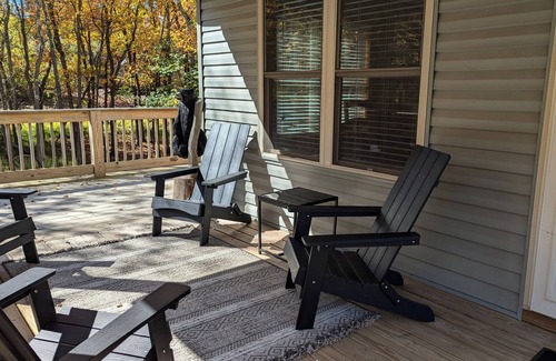 Albrightsville Ski Chalet | Cozy Group Getaway/King Beds + 1 PM Check-in & Check-out/The Little Lodge