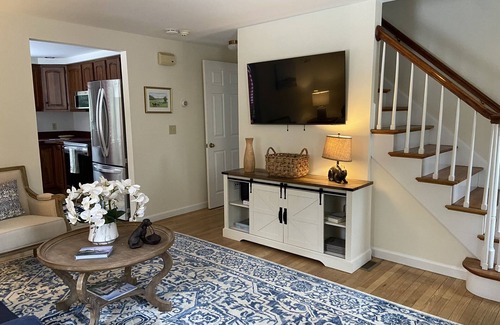 Camden House | Cozy Guest House in the heart of Camden! Close to town, Quiet & private