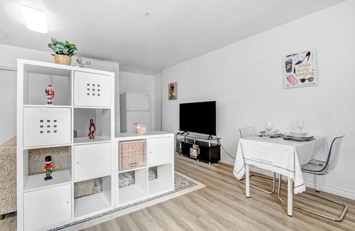 Alhambra Apartment | Cozy Guesthouse near Downtown Alhambra