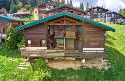 Notre-Dame-de-Bellecombe Ski Chalet | Cozy half chalet, near slopes, balcony, 2bd/1ba