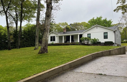 Hampton Bays House | Cozy Hampton Bays getaway!