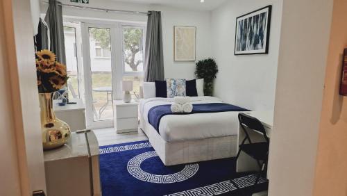 South Harrow Apartment | Cozy Harrow Studio with Extra Bed