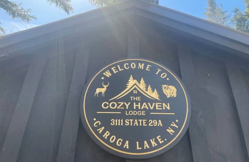 Gloversville Cabin | Cozy Haven@Caroga Lake-Dogs ok!, - 1 King Bd + Sleeping Soft For kids/FencedYard