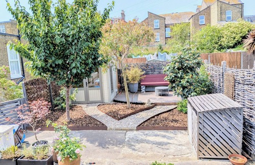 Cliftonville House | Cozy hideaway w/super fast wifi, minutes from great food places, dog friendly