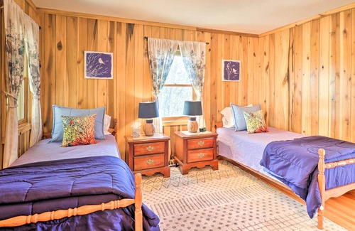 Penrose Cabin | Cozy Hilltop Hideaway: 10 Mi to Nat’l Forests