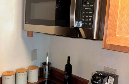 Pioneer Square Apartment | Cozy Historic studio in wonderful Seattle with WiFi and AC