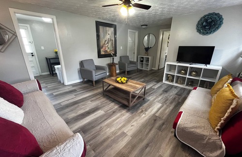 Valdosta Apartment | Cozy Historic1-bedroom apartment with full amenities!