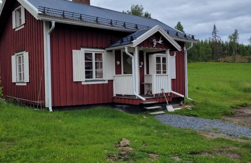 Gallo House | Cozy holiday home with lake view, WiFi and boat near the mountains of Jämtland