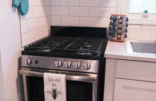 Long Beach Apartment | Cozy Home Close to Beach and LIRR w/Balcony