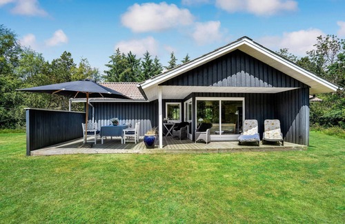 Blavand House | Cozy home in Blåvand with kitchen