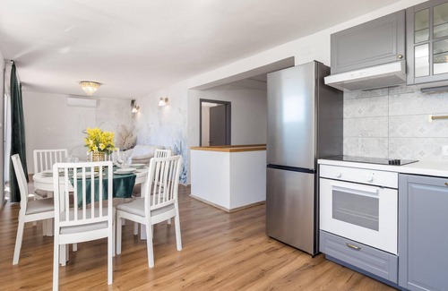 Bregi House | Cozy home in Bregi with WiFi