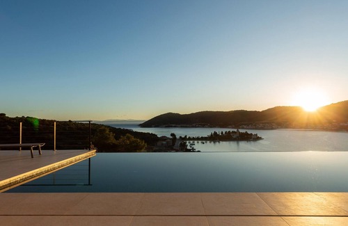 Cove Rogacic House | Cozy home in Grad Vis