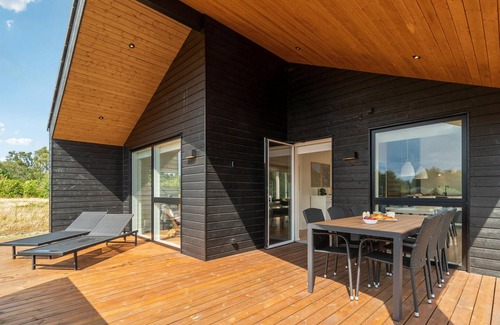 Grenaa House | Cozy home in Grenaa with kitchen
