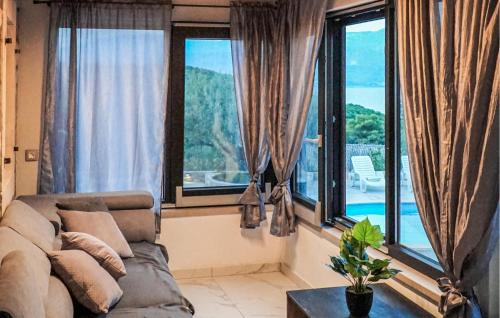 Splitska House | Cozy Home In Postira With Wifi
