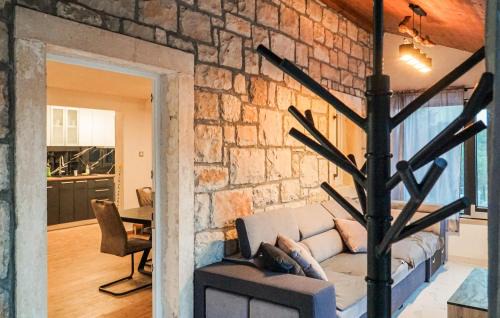 Splitska House | Cozy Home In Postira With Wifi