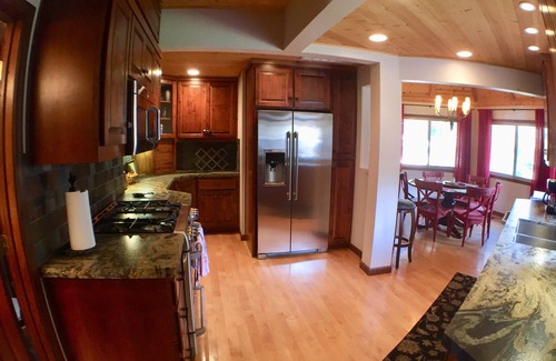 Elk Point House | Cozy home in private lakefront gated community. 3 miles from casinos -8 Guests