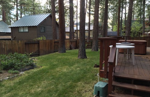 Elk Point House | Cozy home in private lakefront gated community. 3 miles from casinos -8 Guests