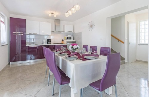 Muntic House | Cozy home in Pula with WiFi