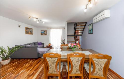 Seget Donji House | Cozy Home In Seget Donji