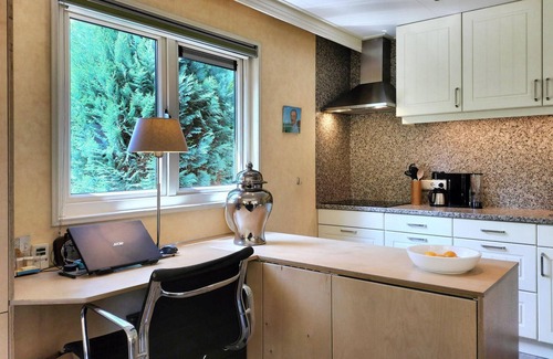 Vorden House | Cozy home in Vorden with kitchen
