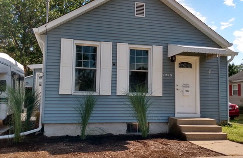 Ottawa House | Cozy home near Downtown Ottawa and Starved Rock State Park