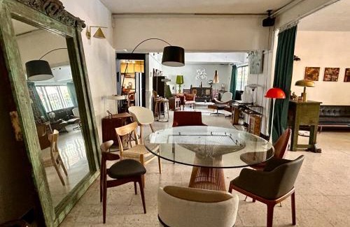 SS 2 Apartment | Cozy Homestay King Bed withBalcony in Shared Bungalow SS2 PJ