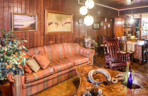 La Cruz House | Cozy hotel-style suite with private bathroom, on-site dining, & fast WiFi