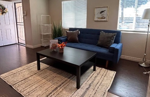 Westmont House | Cozy House in Pomona Old Town - BBQ - Park View