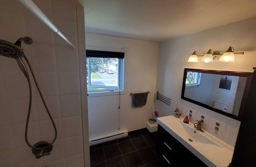 Saint Constant House | Cozy House in St-Constant-3 bedrooms-25min dowtown