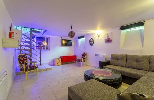 Parilly House | Cozy house with garden, parking, subway, quiet area